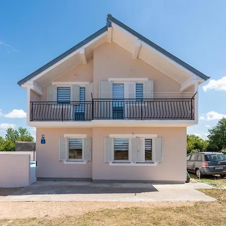 Hébergement de vacances 3 Bedroom Stunning In