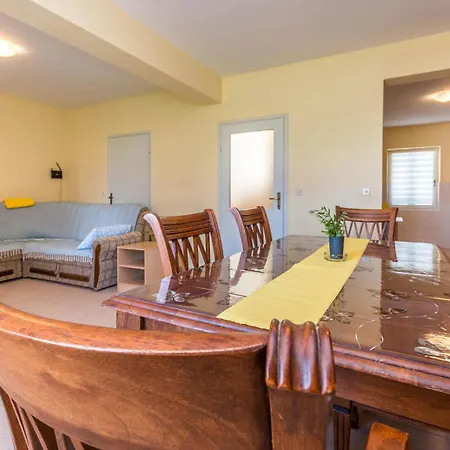 3 Bedroom Stunning In Hébergement de vacances Benkovac