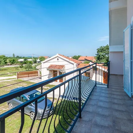3 Bedroom Stunning In *