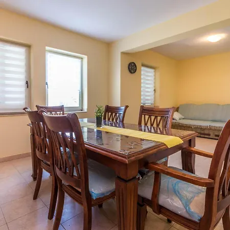 3 Bedroom Stunning In *
